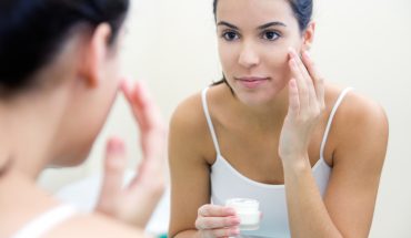 Ghidul complet pentru îngrijirea tenului acneic